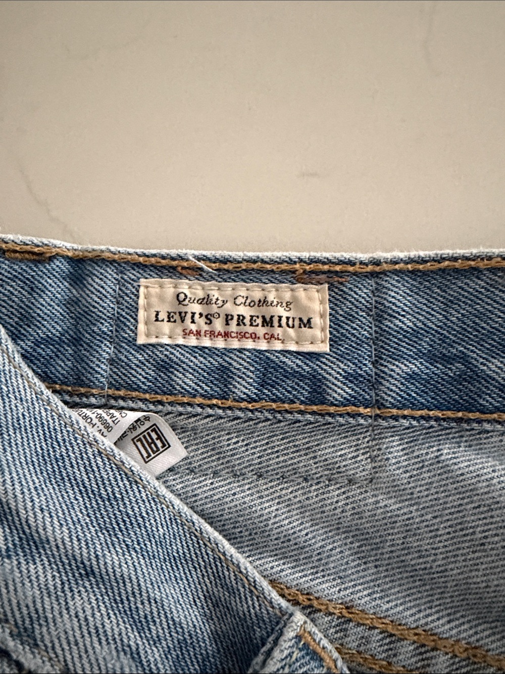 Levis 501 Original High Rise Distressed Denim Shorts Medium Wash Blue size 30 - Picture 6 of 10